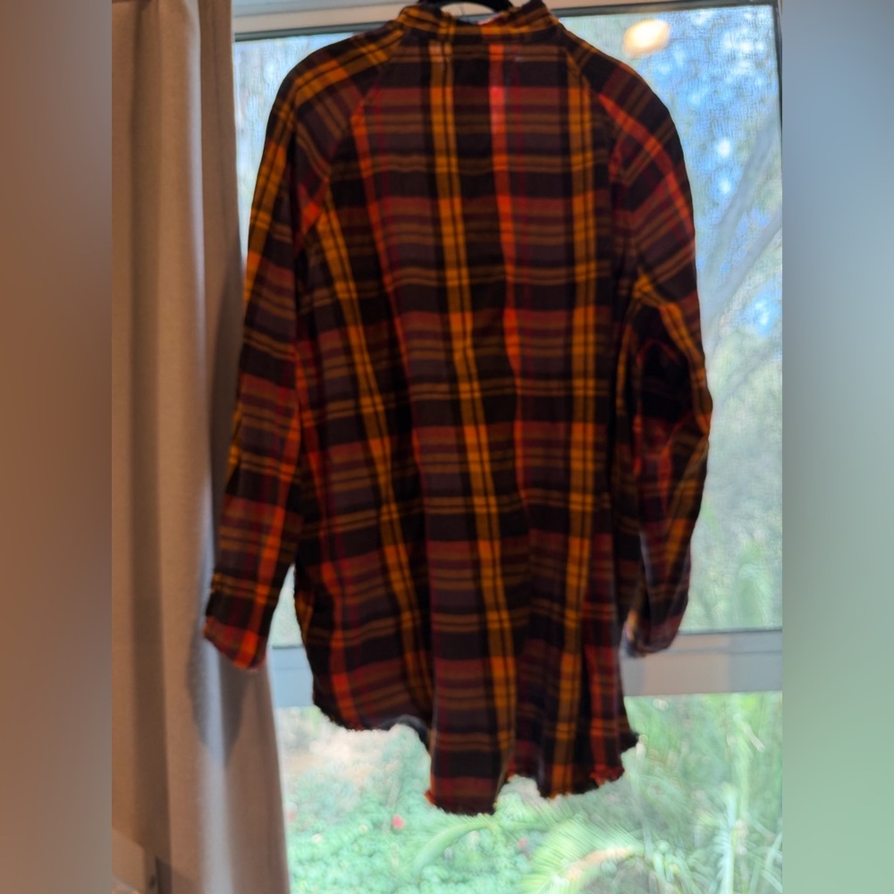 Women’s Free People oversized flannel. Raw hem detail. - Picture 3 of 4